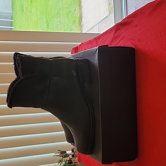 NIB H by Halston women's leather boots - Picture 2 of 13